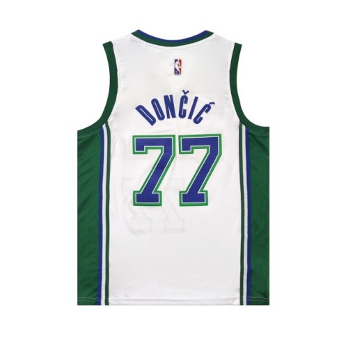 Dallas Mavericks  Dončić jersey white with green 77