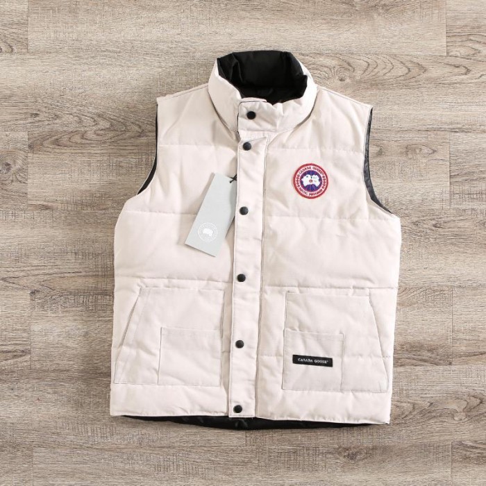 Classic round label down vest