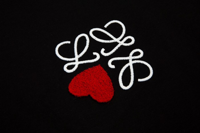 Three-dimensional logo Love Heart Embroidery tee 2 colors