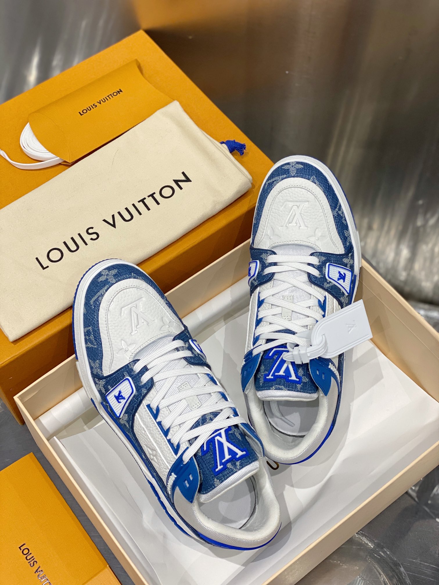 US$ 228.65 - 1：1 quality version Blue And White Patchwork Sneakers ...