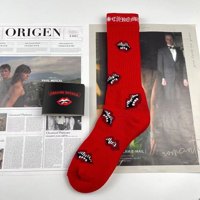Lips cross embroidered letters socks