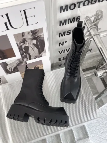 1:1 quality version Rhino Horn Martin Boots