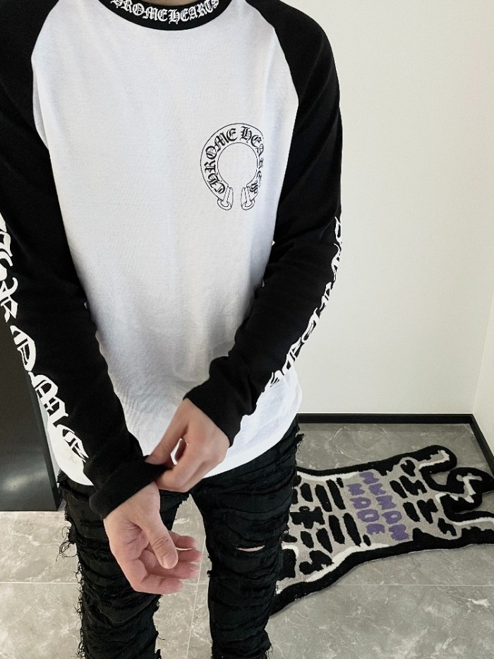 Black and white letters big horseshoe color combination long-sleeved T-shirt