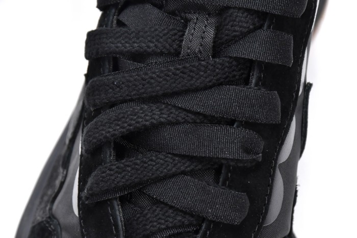  N Vaporwaffle sacai Black Gum DD1875-001