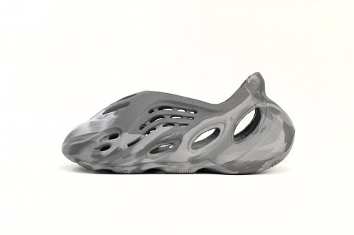 A Y**zy Foam Runner Grey Camouflage IE4931