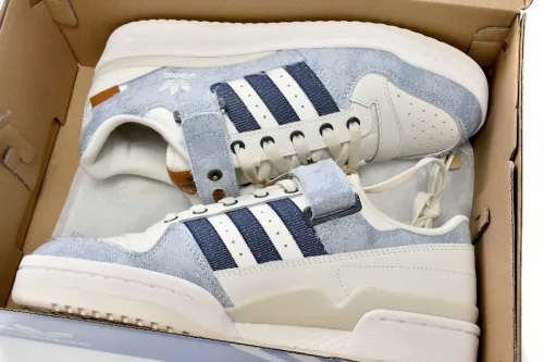 A  Forum Low Blue Cloud White HQ6334
