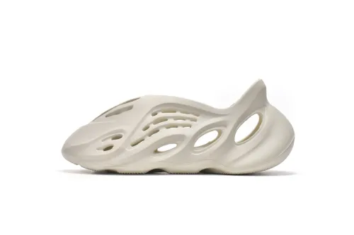 A Y**zy Foam Runner Sand FY4567