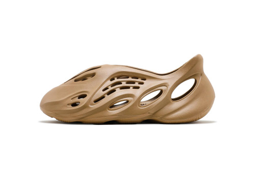 A Y**zy Foam Runner Ochre GW3354