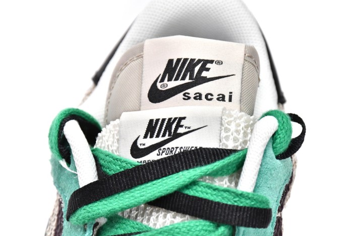Sacai x  N Pegasua Vaporfly String Black Villain Red CI9928-301