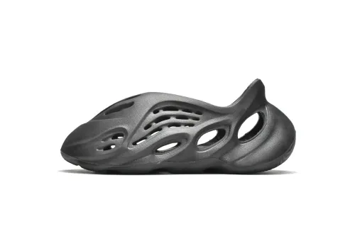 A Y**zy Foam Runner Onyx HP8739