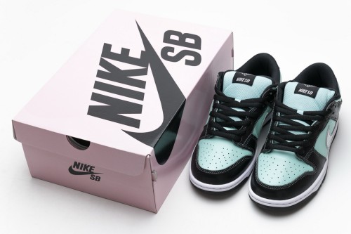 N  Dunk SB Low Diamond Supply Co. Aqua Blue 304292-402