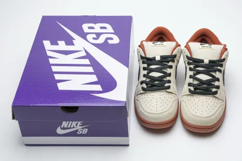  N  Dunk SB Low Pro Hennessy BQ6817-100