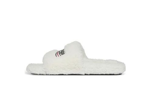 B Furry Slide White 654261W2DO19906