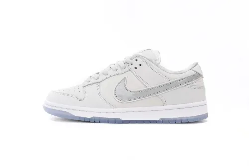  N  SB Dunk Low White Lobster (Friends and Family) FD8776-100