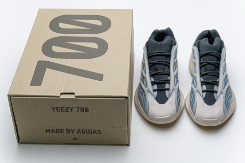 A Y**zy 700 V3 Kyanite GY0260