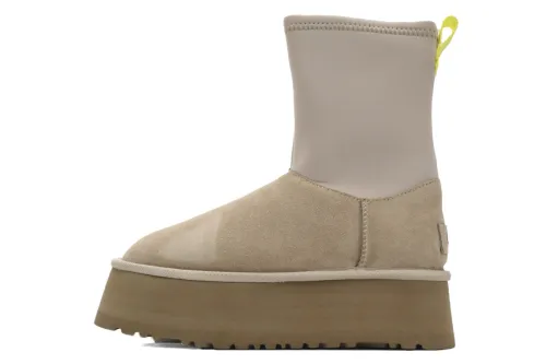 UG* Classic Dipper Boot Sand Suede (Women's) 1144031
