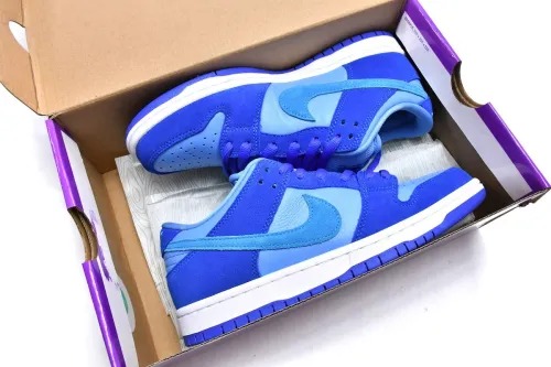  N  SB Dunk Low Blue Raspberry DM0807-400