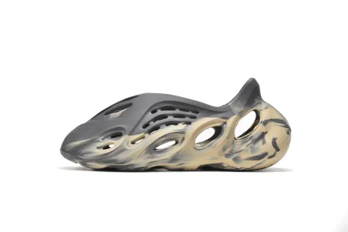 A Y**zy Foam Runner MXT Moon Grey GV7904