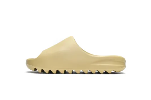 A Y**zy Slide Desert Sand FW6344