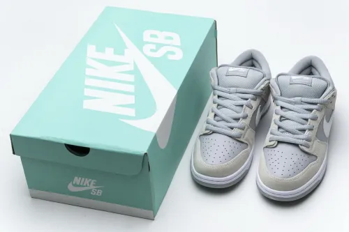  N  SB Dunk Low Summit White Wolf Grey AR0778-110