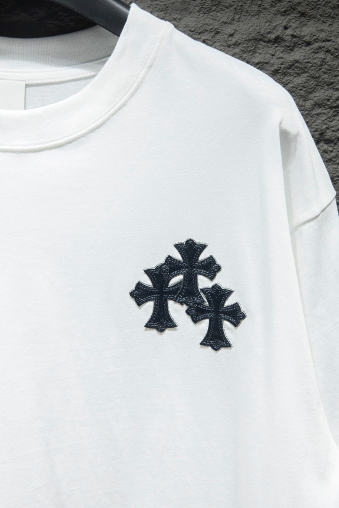 Leather label embroidered cross Tee 2 colors