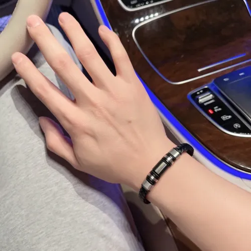 28136543 Silver Buckle Cowhide Rope Bracelet