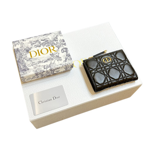 28181592 Calfskin Wallet 3 colors