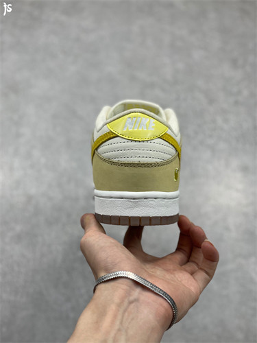 Nike SB Dunk Low Light Yellow