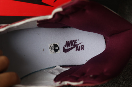 Nike Air Jordan 1 Retro Bordeaux