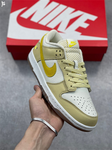 Nike SB Dunk Low Light Yellow