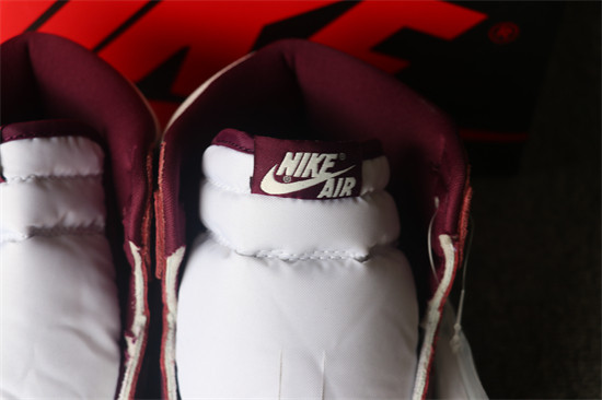 Nike Air Jordan 1 Retro Bordeaux