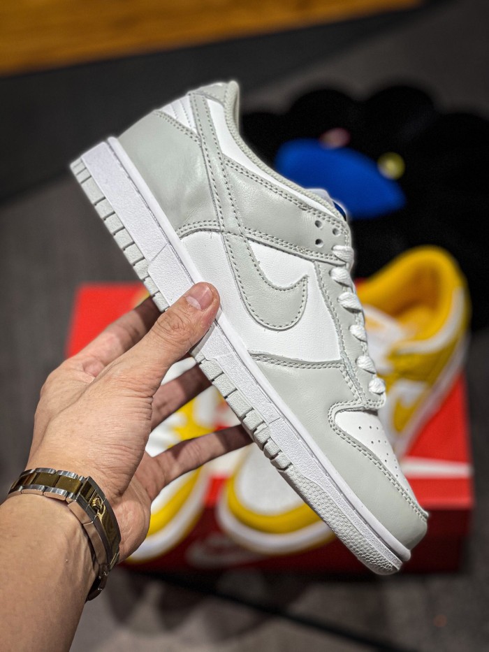 Nike SB Dunk Photon Dust