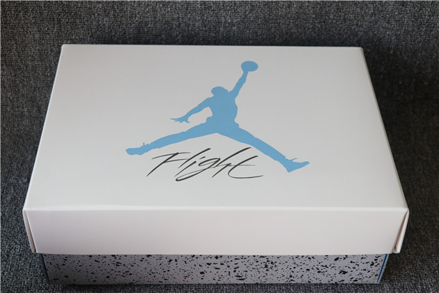 Nike Air Jordan 4 Retro UNC