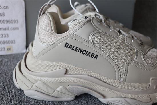 Balenciaga Triple-S 1.0 Sneaker 075