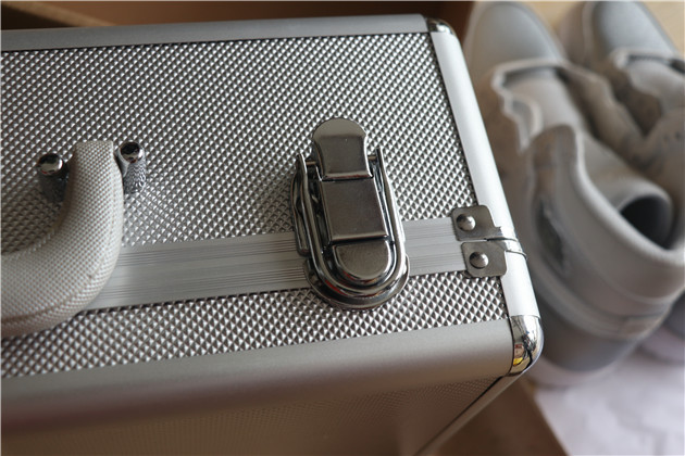 Nike Air Jordan 1 Retro Toyko Suitcase