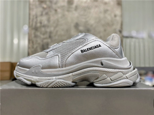 Balenciaga Triple-S 1.0 Sneaker 041