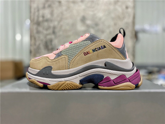 Balenciaga Triple-S 1.0 Sneaker 071