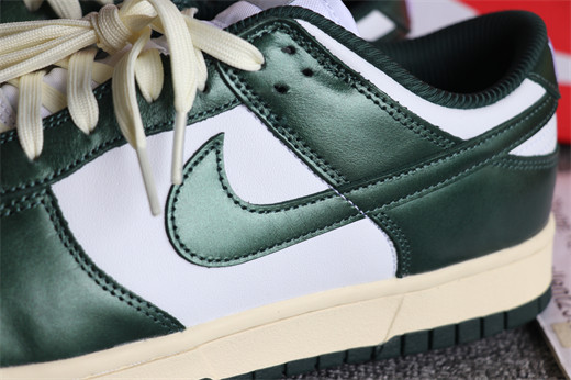 Nike SB Dunk Low Vintage Green