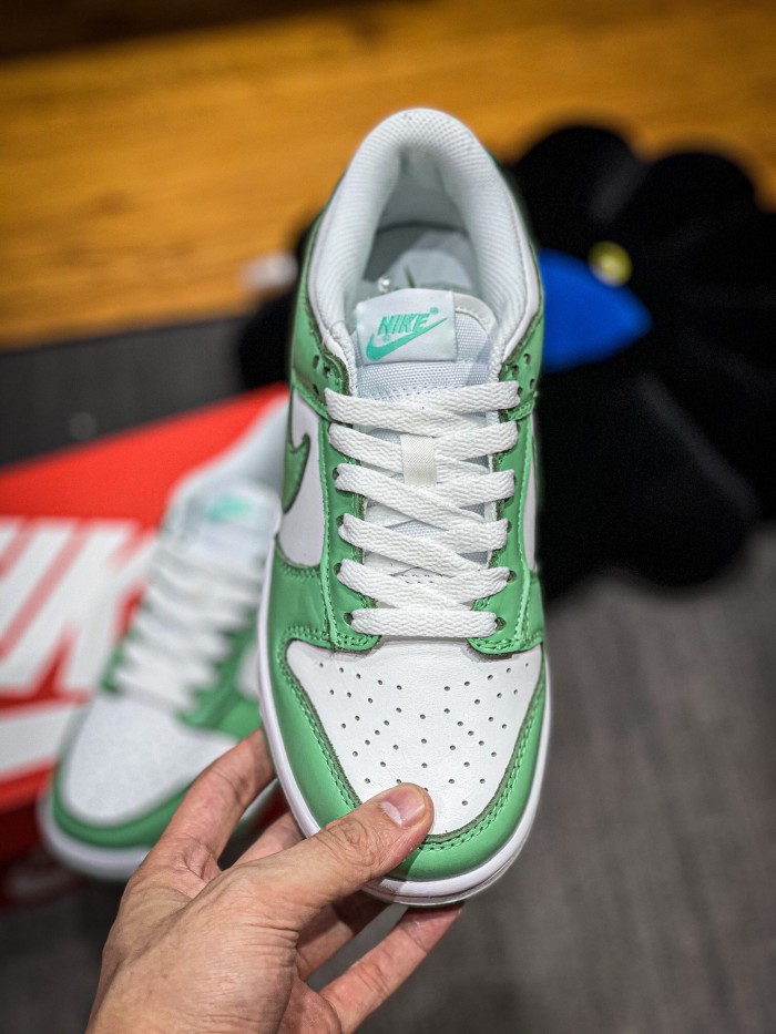 Nike SB Dunk Green Glow