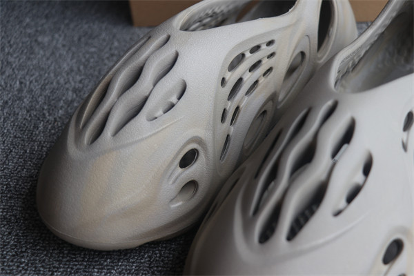 Adidas Yeezy Foam Runner Stone Sage GX4472