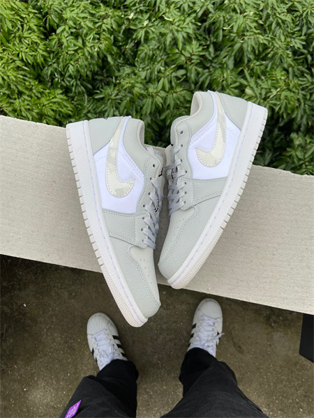 Nike Air Jordan 1 Low 1