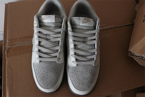 Nike SB DUNK LOW Grey