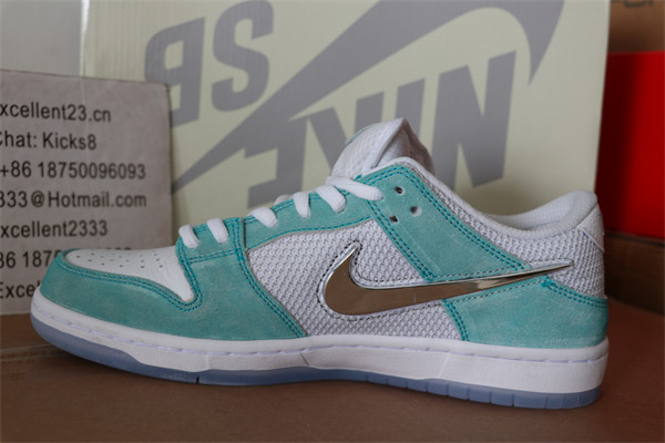 Nike SB DUNK LOW Apirl