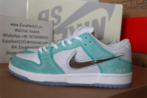 Nike SB DUNK LOW Apirl