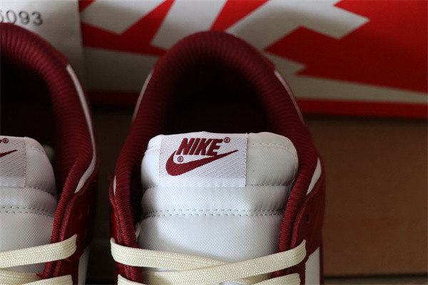 Nike SB DUNK Red White