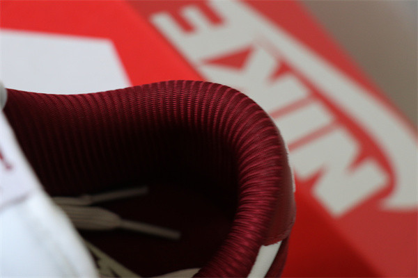 Nike SB DUNK Red White