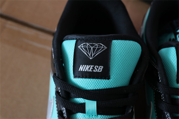 NikeSB DUNK Low Diamond Supply co Tiffany