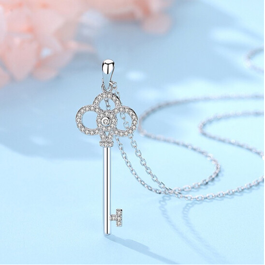 Key necklace female pendant short collarbone chain Korean simple jewelry for girlfriend wife lover birthday gift