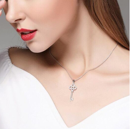 Key necklace female pendant short collarbone chain Korean simple jewelry for girlfriend wife lover birthday gift