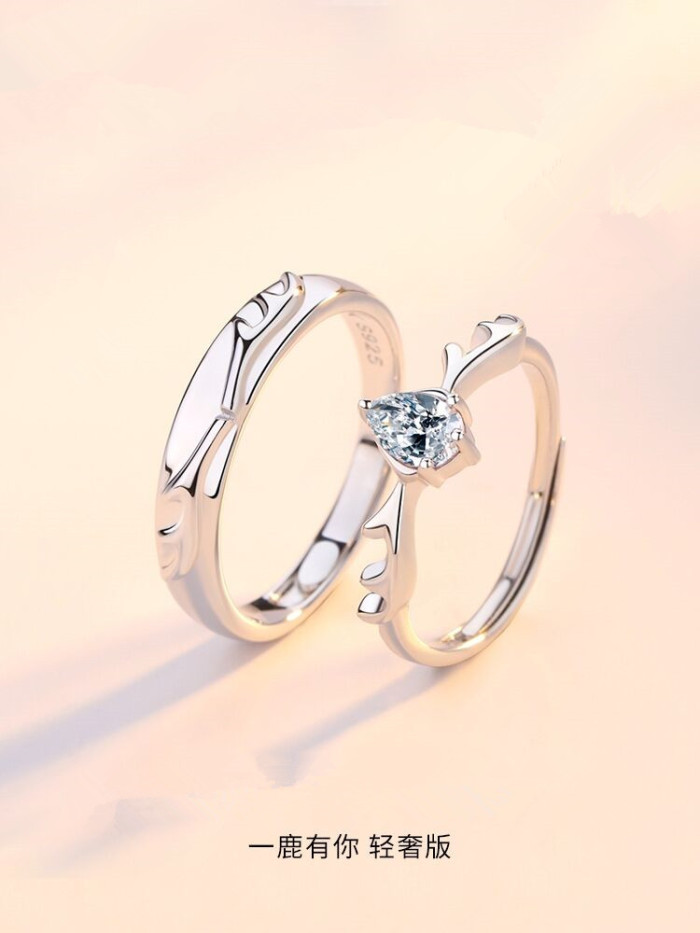 A deer has a sterling silver ring for your lovers and a pair of rings for girls and boys on Valentine's Day